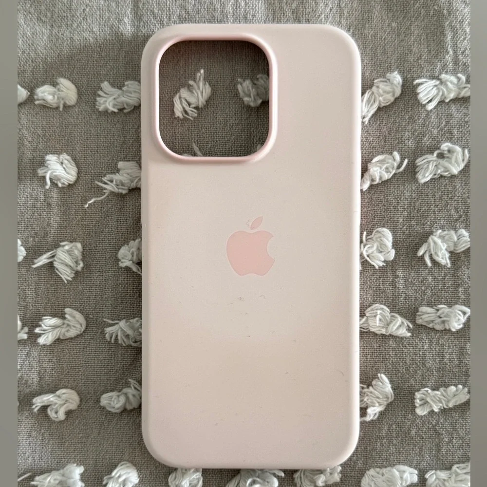 Apple iPhone 15 Pro Silicone Case - Pink